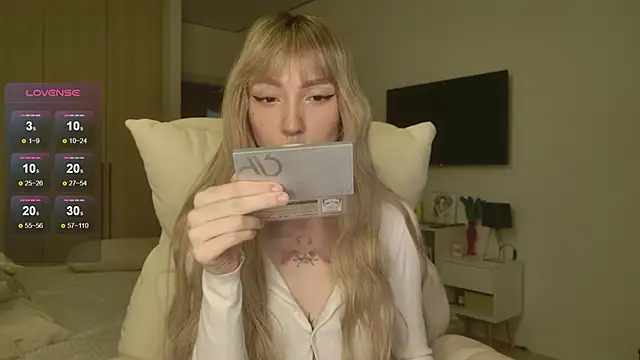 Snapshot of Lunainnk chatting on March 14, 2026, 12:49 am Lunainnk online show from March 14, 2026, 12:49 am