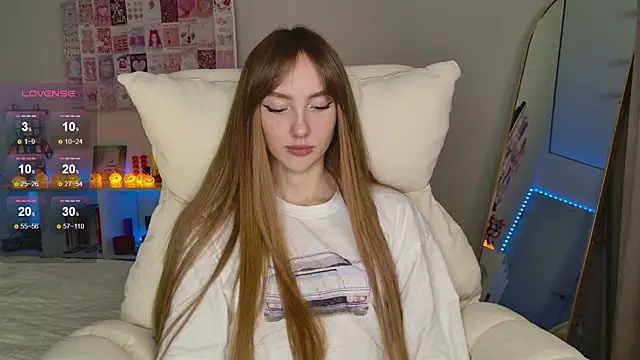 Lunainnk online show from October 15, 2025, 11:46 pm