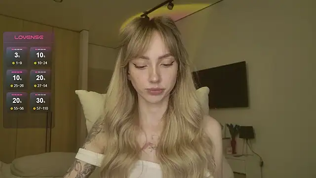 Snapshot of Lunainnk chatting on April 13, 2026, 11:42 pm Lunainnk online show from April 13, 2026, 11:42 pm