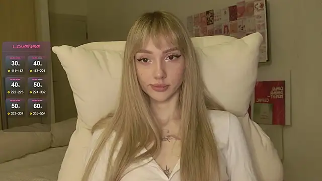 Snapshot of Lunainnk chatting on March 5, 2026, 6:48 pm Lunainnk online show from March 5, 2026, 6:48 pm