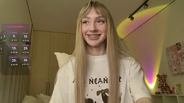 Lunainnk online show from February 10, 2026, 1:15 am