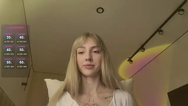 Snapshot of Lunainnk chatting on March 28, 2026, 3:51 am Lunainnk online show from March 28, 2026, 3:51 am