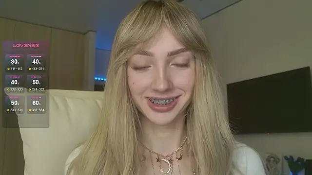 Snapshot of Lunainnk chatting on April 16, 2026, 12:33 am Lunainnk online show from April 16, 2026, 12:33 am