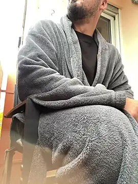 imooLoov online show from November 6, 2025, 8:51 am