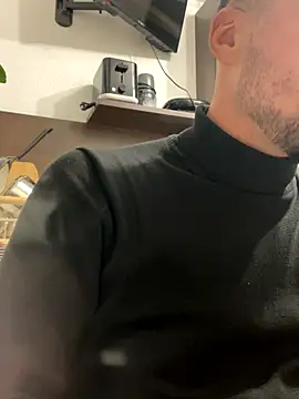 imooLoov online show from November 10, 2025, 4:23 pm