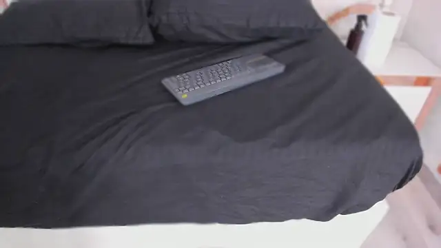 Mia-Medina online show from October 26, 2025, 3:45 pm