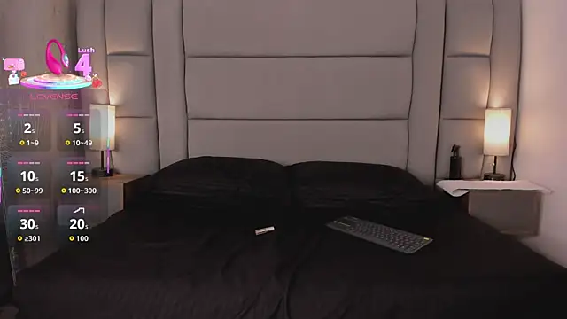 Mia-Medina online show from October 30, 2025, 8:06 pm