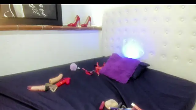 Snapshot of Roxannelorence_ chatting on September 24, 2025, 2:34 pm Roxannelorence online show from September 24, 2025, 2:34 pm