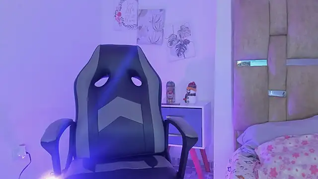 JulianaCarter online show from December 15, 2025, 8:03 pm