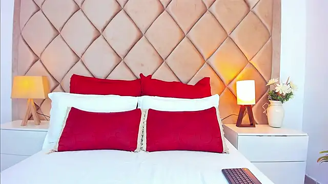 AngelinaDuvall online show from December 15, 2025, 10:32 am