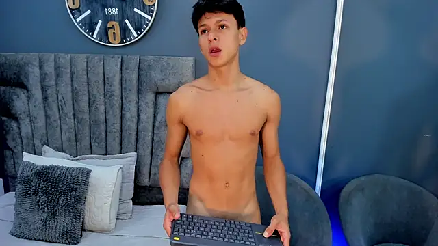 stephane rouss online show from October 28, 2025, 9:14 pm