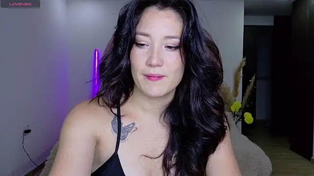 Eliih 01 online show from April 13, 2026, 3:10 am