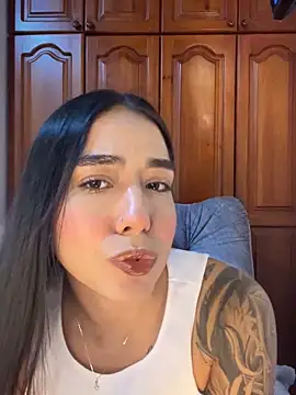 Snapshot of KaditaNavarro chatting on April 8, 2026, 11:06 pm KaditaNavarro online show from April 8, 2026, 11:06 pm