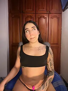 Snapshot of KaditaNavarro chatting on April 15, 2026, 1:33 am KaditaNavarro online show from April 15, 2026, 1:33 am