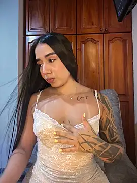 Snapshot of KaditaNavarro chatting on April 7, 2026, 10:33 pm KaditaNavarro online show from April 7, 2026, 10:33 pm