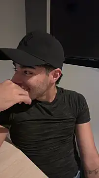 Snapshot of RaphaelDufort chatting on January 17, 2026, 5:16 pm RaphaelDufort online show from January 17, 2026, 5:16 pm