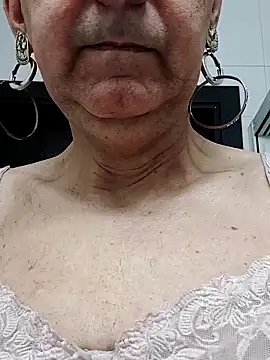 Snapshot of Emily_de_Carla chatting on April 14, 2026, 6:40 am Emily de Carla online show from April 14, 2026, 6:40 am