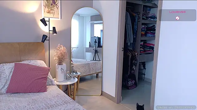 sarah rayy online show from November 9, 2025, 5:06 pm