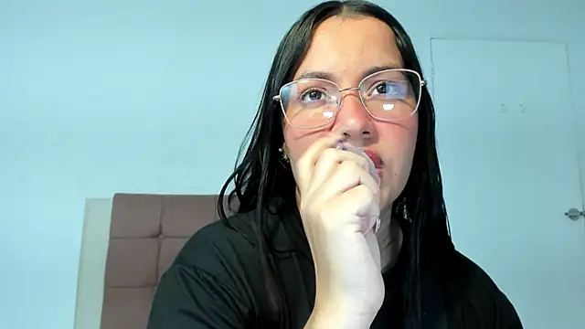 Snapshot of _rapunzell chatting on October 3, 2025, 4:19 pm rapunzell online show from October 3, 2025, 4:19 pm