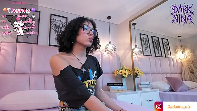 Snapshot of Dark_nina_ chatting on October 3, 2025, 6:15 am Dark nina online show from October 3, 2025, 6:15 am