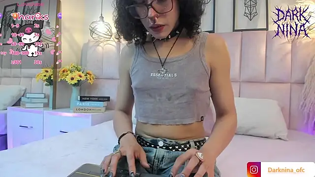 Snapshot of Dark_nina_ chatting on October 5, 2025, 3:19 am Dark nina online show from October 5, 2025, 3:19 am