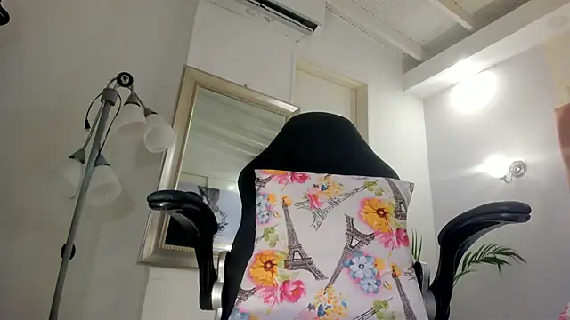 Snapshot of aishathornee chatting on April 1, 2026, 7:44 pm aishathornee online show from April 1, 2026, 7:44 pm