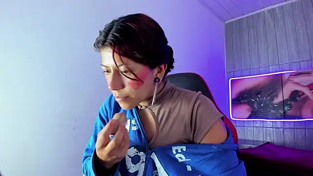 Raven Rouge  online show from January 16, 2026, 7:51 pm