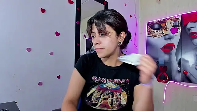 Raven Rouge  online show from May 11, 2026, 12:39 pm