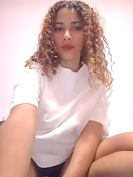 Snapshot of Vikyvoyeur chatting on September 10, 2025, 3:27 am Vikyvoyeur online show from September 10, 2025, 3:27 am