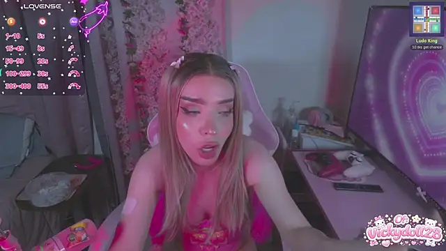 victoriabb28 online show from April 24, 2026, 3:08 am