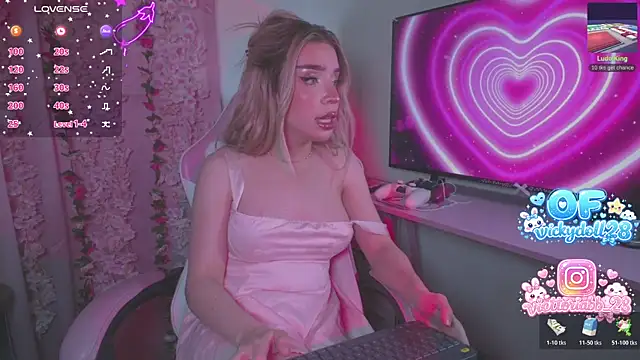 victoriabb28 online show from May 11, 2026, 3:41 am