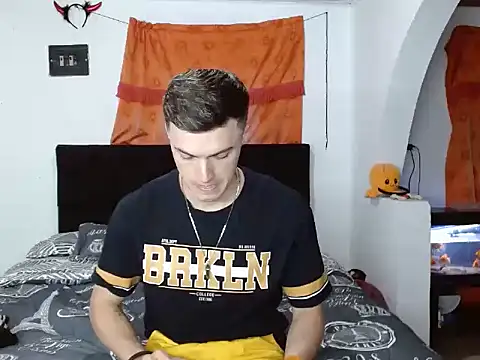 Snapshot of Ken_bigcock77 chatting on October 1, 2025, 1:11 am Ken bigcock77 online show from October 1, 2025, 1:11 am