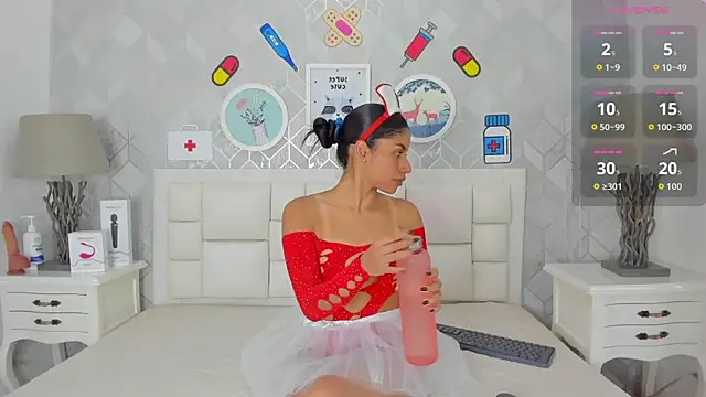 naia cox online show from October 15, 2025, 3:49 am