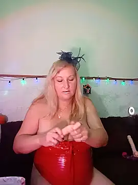 Snapshot of XHelenaX90 chatting on September 18, 2025, 8:28 am XHelenaX90 online show from September 18, 2025, 8:28 am