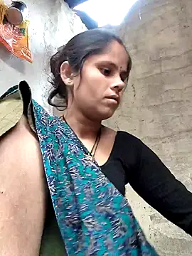 Hot-ilaiy online show from November 12, 2025, 2:59 am