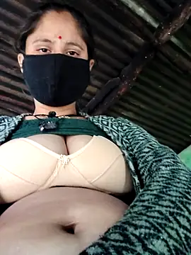 Hot-ilaiy online show from December 22, 2025, 3:39 am