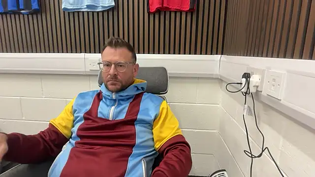 bilf1978 online show from February 10, 2026, 11:42 am