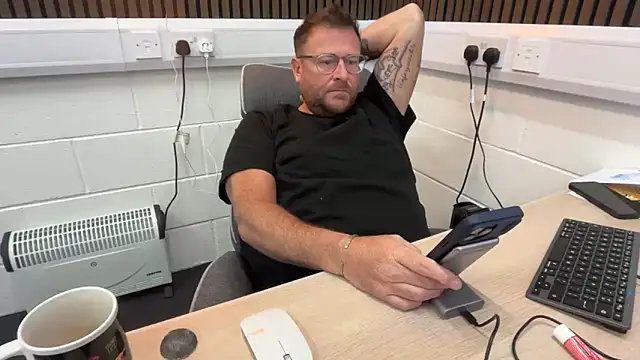 bilf1978 online show from April 15, 2026, 8:53 am