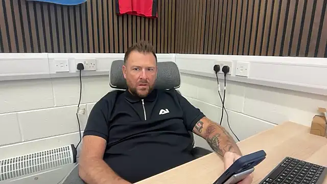 bilf1978 online show from February 25, 2026, 7:41 am