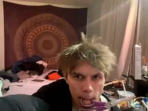 Snapshot of XanderOzzz chatting on November 4, 2025, 10:52 am XanderOzzz online show from November 4, 2025, 10:52 am