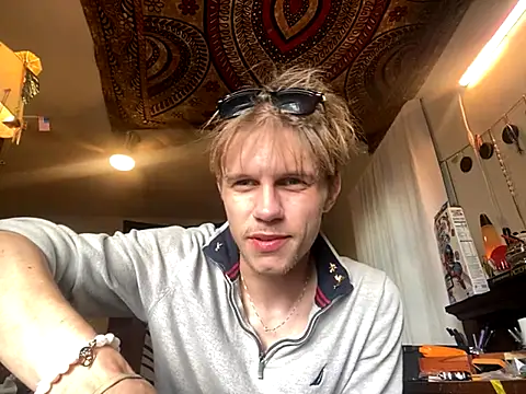 Snapshot of XanderOzzz chatting on October 21, 2025, 9:03 pm XanderOzzz online show from October 21, 2025, 9:03 pm