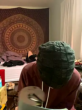 Snapshot of XanderOzzz chatting on October 31, 2025, 11:07 am XanderOzzz online show from October 31, 2025, 11:07 am