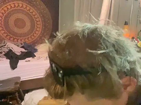 Snapshot of XanderOzzz chatting on November 11, 2025, 9:26 am XanderOzzz online show from November 11, 2025, 9:26 am