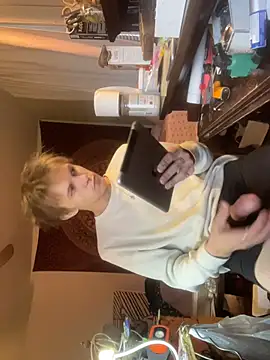 Snapshot of XanderOzzz chatting on November 19, 2025, 9:15 pm XanderOzzz online show from November 19, 2025, 9:15 pm