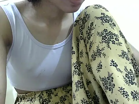 smallcuute online show from December 22, 2025, 12:27 pm