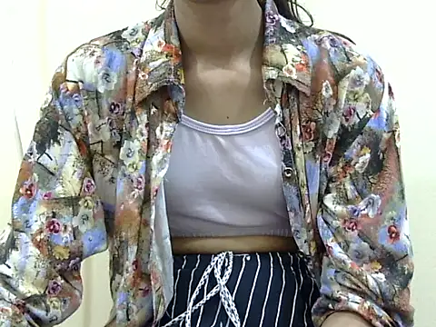 Snapshot of smallcuute chatting on November 25, 2025, 8:36 am smallcuute online show from November 25, 2025, 8:36 am