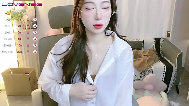 Snapshot of A_SR_001 chatting on October 9, 2025, 1:22 pm A SR 001 online show from October 9, 2025, 1:22 pm