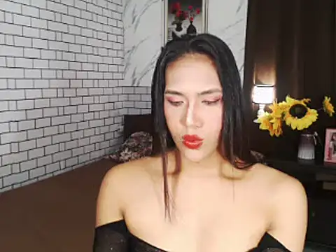 Snapshot of Latinahugecock chatting on October 2, 2025, 6:50 am Latinahugecock online show from October 2, 2025, 6:50 am