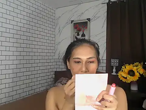 Snapshot of Latinahugecock chatting on September 25, 2025, 4:57 pm Latinahugecock online show from September 25, 2025, 4:57 pm