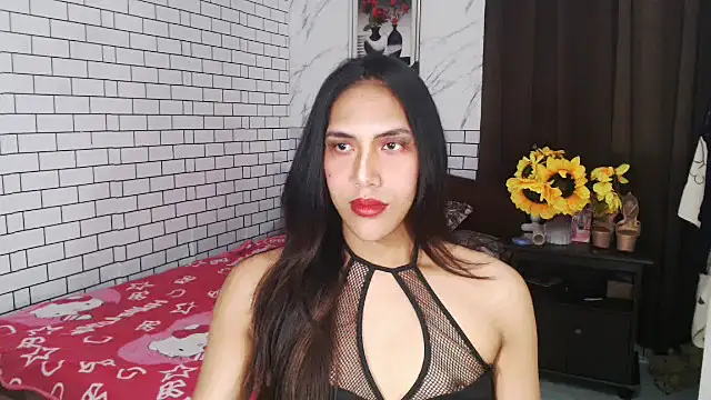Snapshot of Latinahugecock chatting on October 20, 2025, 1:11 pm Latinahugecock online show from October 20, 2025, 1:11 pm